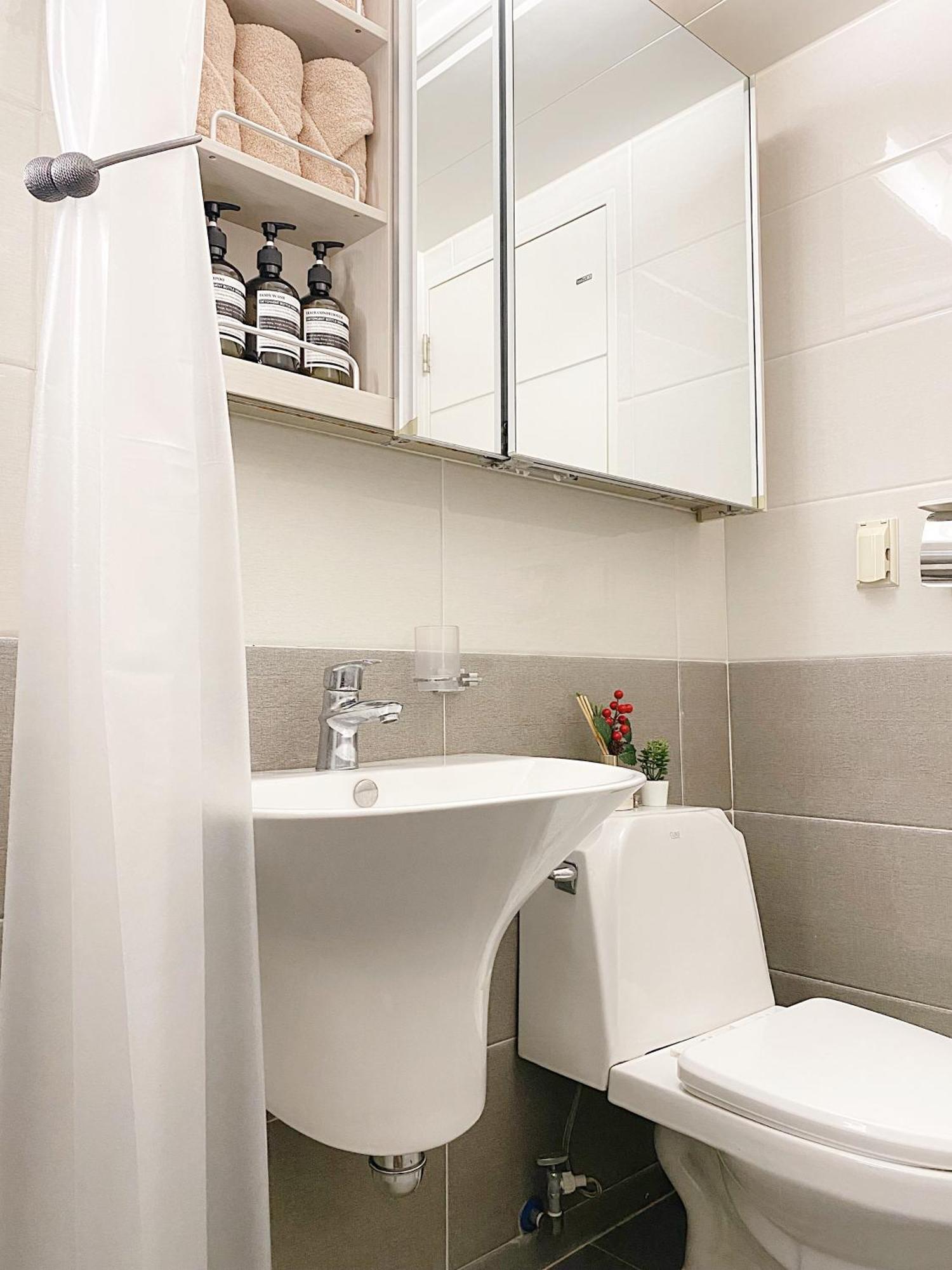 Apartment Gangseo House *